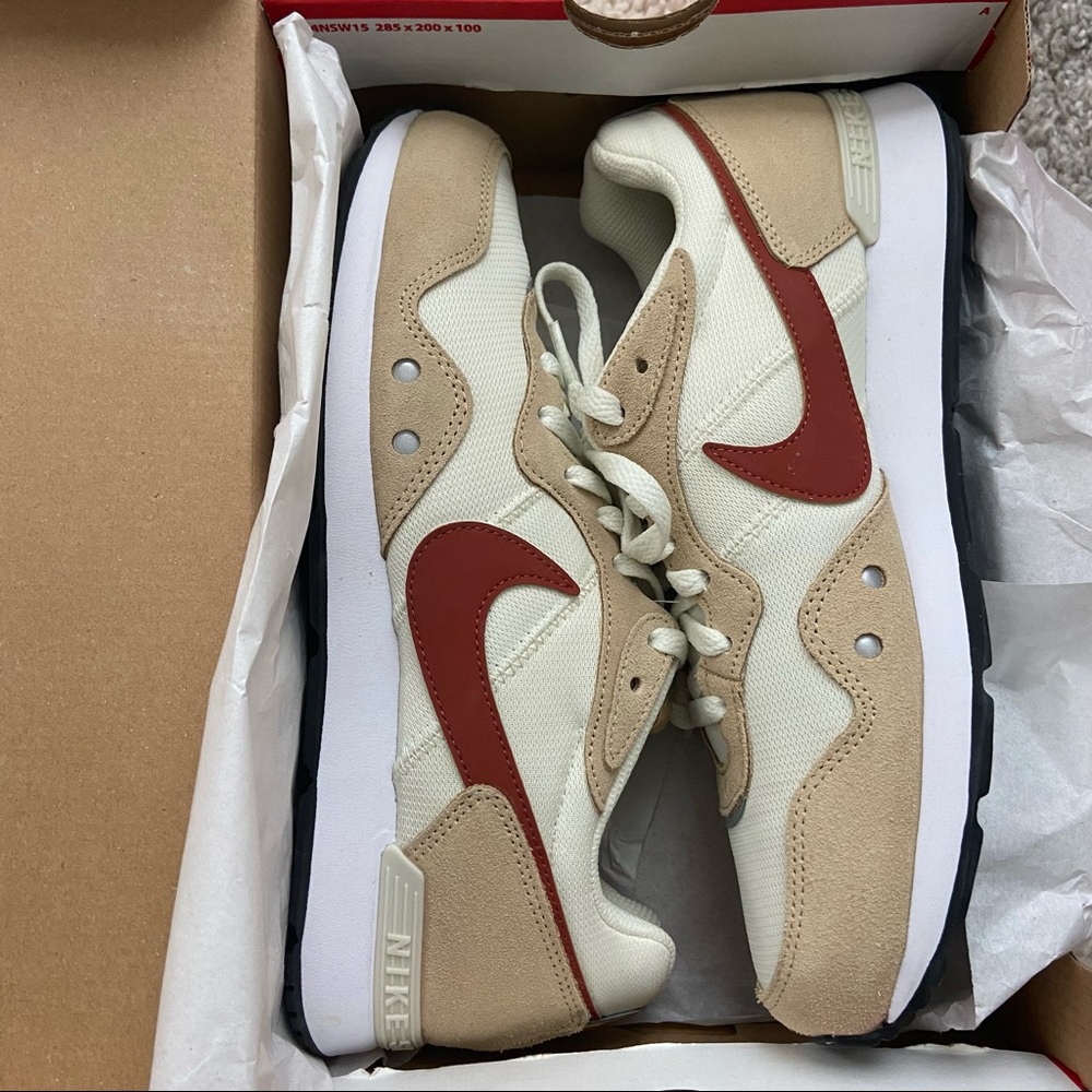 Nike Venture Runner